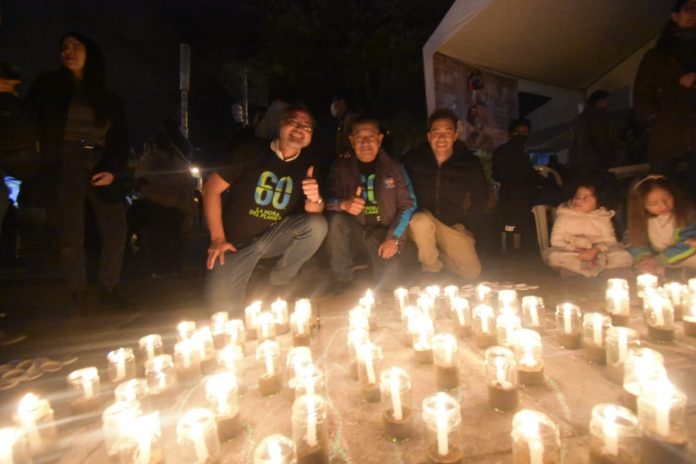 Prendieron velas para crear conciencia sobre el cuidado del medioambiente. Foto:AMUN