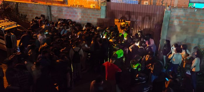 Efectivos municipales y policiales intervienen una fiesta clandestina en Callapa.