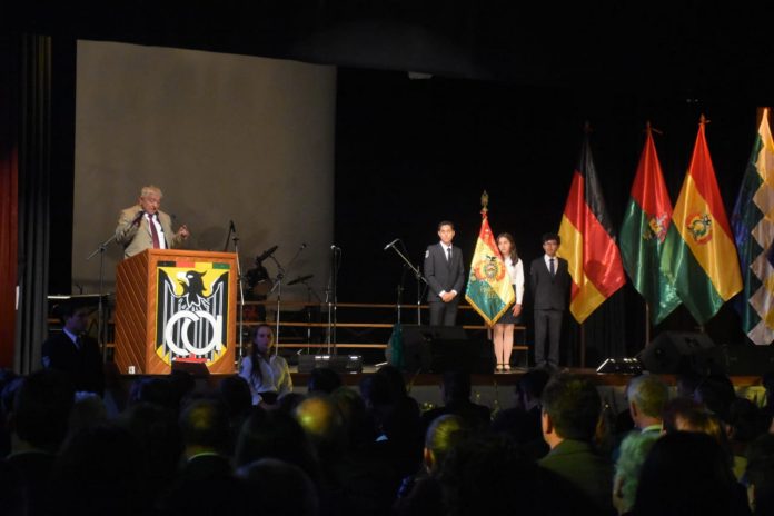 El alcalde Arias en la celebración de los cien años del Colegio Alemán en La Paz. Foto: AMUN