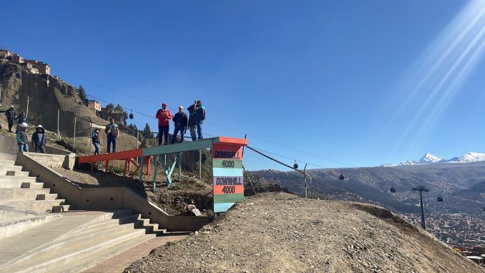 Autoridades municipales inspeccionaron el recorrido del La Paz Challenge Downhill 4000 se realizará este domingo con más de 130 competidores.