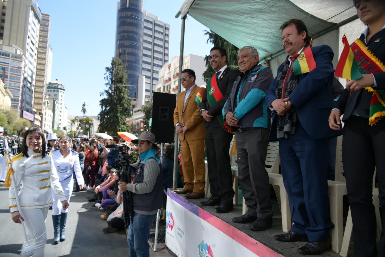 en-desfile-escolar-por-independencia-de-bolivia-alcalde-destaca