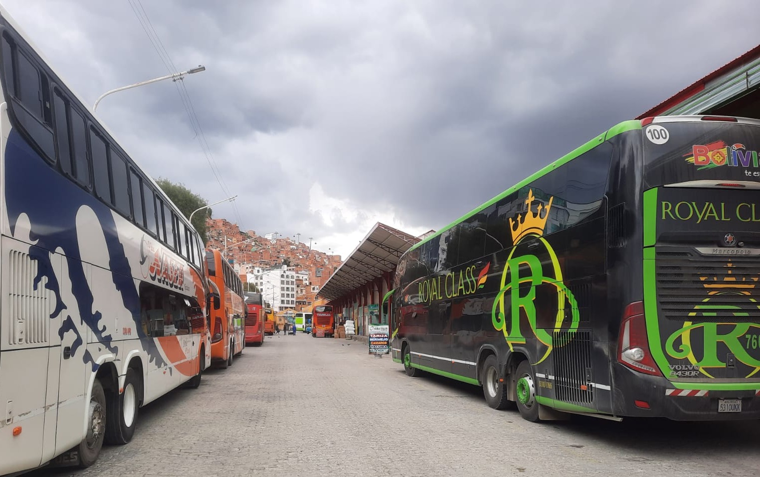 Hay viajes a Santa Cruz y Cochabamba v a Sucre desde la Terminal